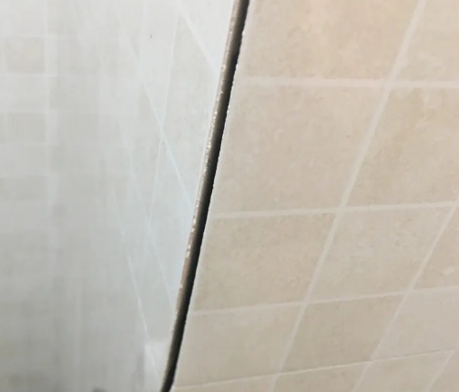 中宁瓷砖空鼓维修公司分享阳台瓷砖脱落的修复过程可以分为以下几个步骤